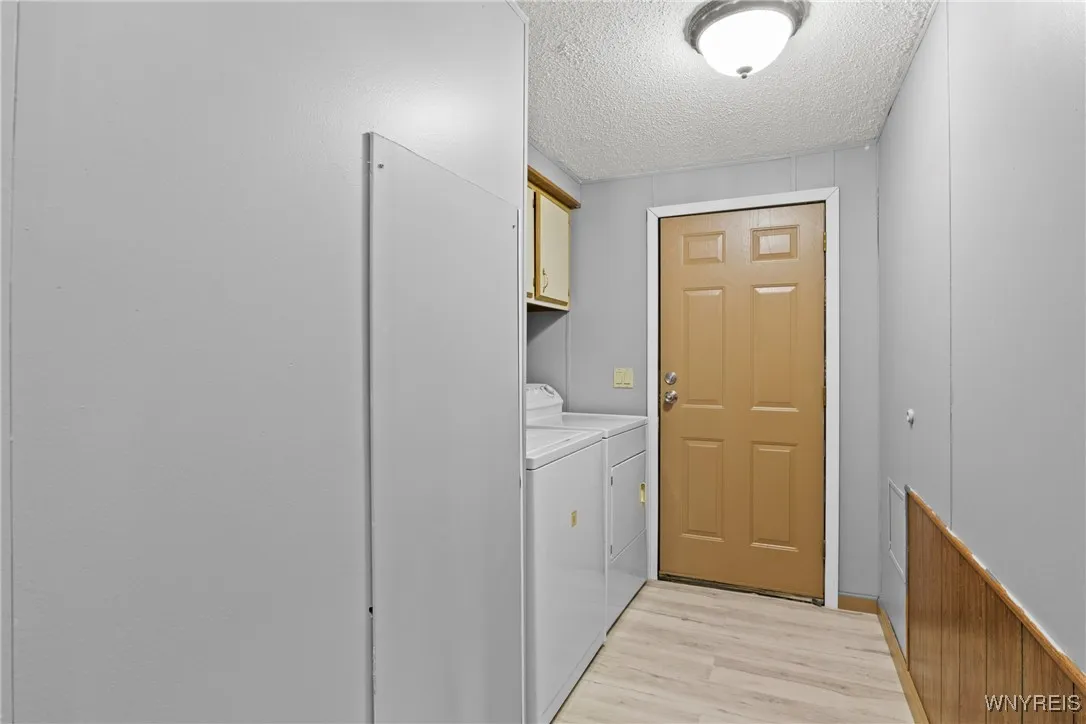 1045 Fernwood Avenue, Lockport Town, New York 1409, Lockport Town, New York 14094, 2 Bedrooms Bedrooms, 8 Rooms Rooms,2 BathroomsBathrooms,Residential,For Sale,1045 Fernwood Avenue, Lockport Town, New York 1409,0,B1643188