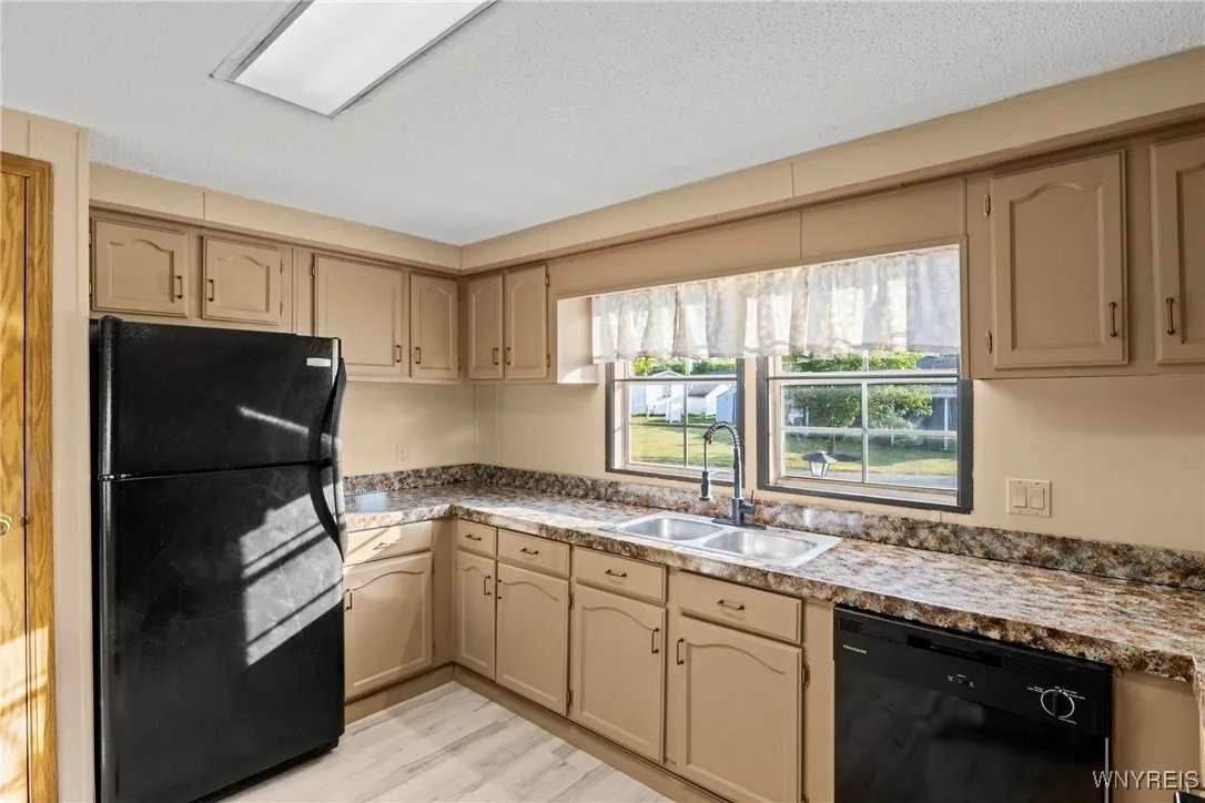 1045 Fernwood Avenue, Lockport Town, New York 1409, Lockport Town, New York 14094, 2 Bedrooms Bedrooms, 8 Rooms Rooms,2 BathroomsBathrooms,Residential,For Sale,1045 Fernwood Avenue, Lockport Town, New York 1409,0,B1643188