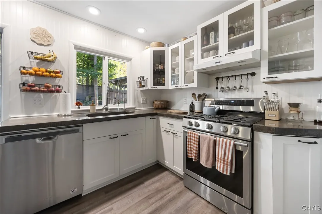 323 Barrington Road, Syracuse, New York 13214, Syracuse, New York 13214, 3 Bedrooms Bedrooms, 7 Rooms Rooms,1 BathroomBathrooms,Residential,For Sale,323 Barrington Road, Syracuse, New York 13214,0,S1642878