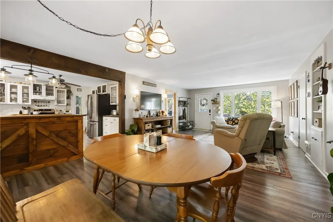 323 Barrington Road, Syracuse, New York 13214, Syracuse, New York 13214, 3 Bedrooms Bedrooms, 7 Rooms Rooms,1 BathroomBathrooms,Residential,For Sale,323 Barrington Road, Syracuse, New York 13214,0,S1642878