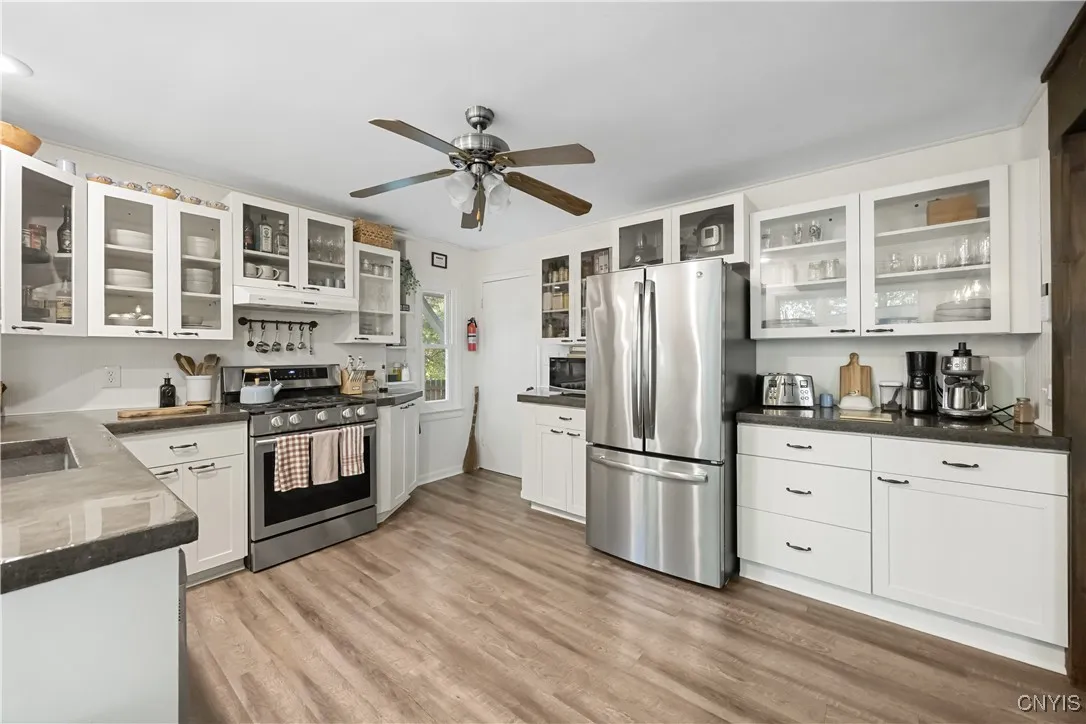 323 Barrington Road, Syracuse, New York 13214, Syracuse, New York 13214, 3 Bedrooms Bedrooms, 7 Rooms Rooms,1 BathroomBathrooms,Residential,For Sale,323 Barrington Road, Syracuse, New York 13214,0,S1642878