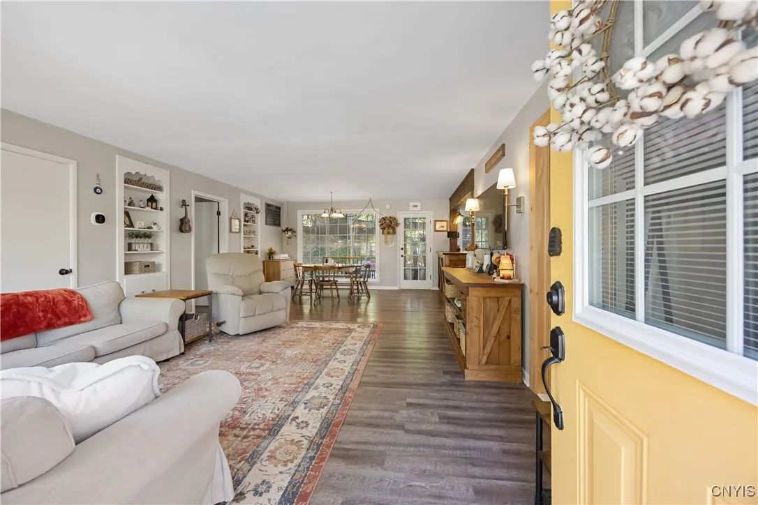 323 Barrington Road, Syracuse, New York 13214, Syracuse, New York 13214, 3 Bedrooms Bedrooms, 7 Rooms Rooms,1 BathroomBathrooms,Residential,For Sale,323 Barrington Road, Syracuse, New York 13214,0,S1642878