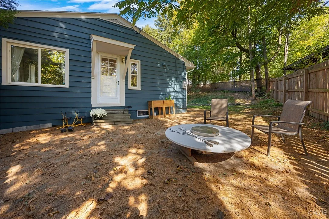 323 Barrington Road, Syracuse, New York 13214, Syracuse, New York 13214, 3 Bedrooms Bedrooms, 7 Rooms Rooms,1 BathroomBathrooms,Residential,For Sale,323 Barrington Road, Syracuse, New York 13214,0,S1642878