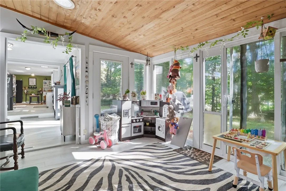 1228 Stockbridge Road, Webster, New York 14580, Webster, New York 14580, 4 Bedrooms Bedrooms, 10 Rooms Rooms,2 BathroomsBathrooms,Residential,Closed,1228 Stockbridge Road, Webster, New York 14580,0,R1643566