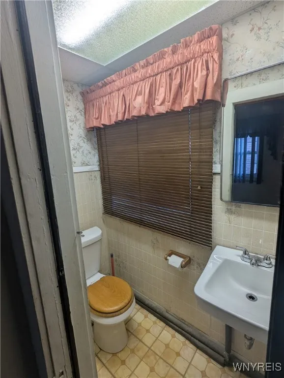 Half bathroom/ First floor