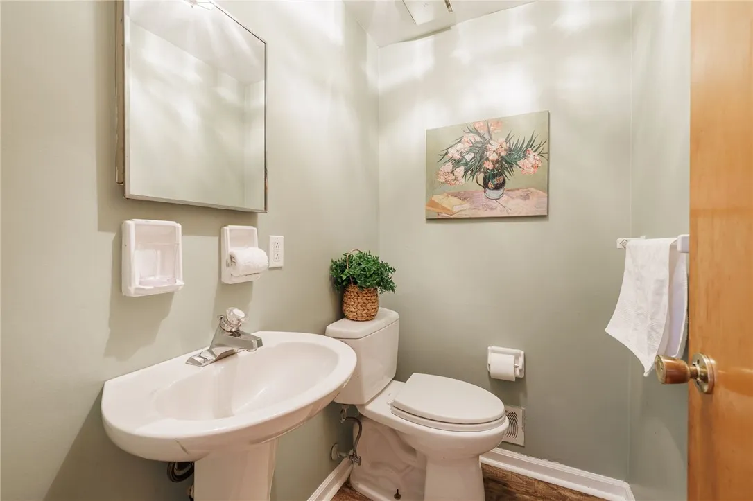416 Lake Meadow Drive, Greece, New York 14612, Greece, New York 14612, 4 Bedrooms Bedrooms, 8 Rooms Rooms,1 BathroomBathrooms,Residential,For Sale,416 Lake Meadow Drive, Greece, New York 14612,0,R1634869