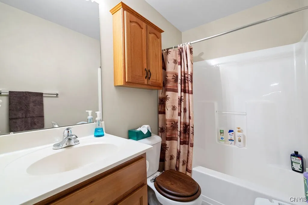 5087 Minuteman Lane, Salina, New York 13088, Salina, New York 13088, 3 Bedrooms Bedrooms, 7 Rooms Rooms,2 BathroomsBathrooms,Residential,For Sale,5087 Minuteman Lane, Salina, New York 13088,0,S1642503