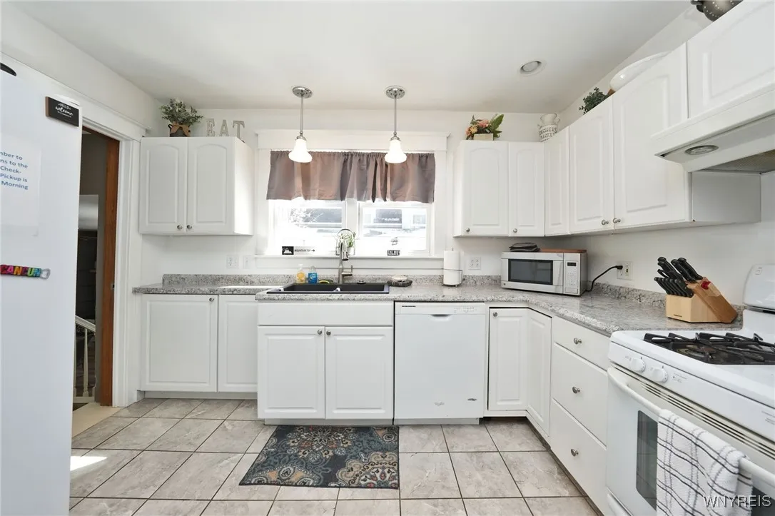 56 Jefferson Street, Ellicottville, New York 14731, Ellicottville, New York 14731, 4 Bedrooms Bedrooms, 10 Rooms Rooms,3 BathroomsBathrooms,Residential,For Sale,56 Jefferson Street, Ellicottville, New York 14731,0,B1643581