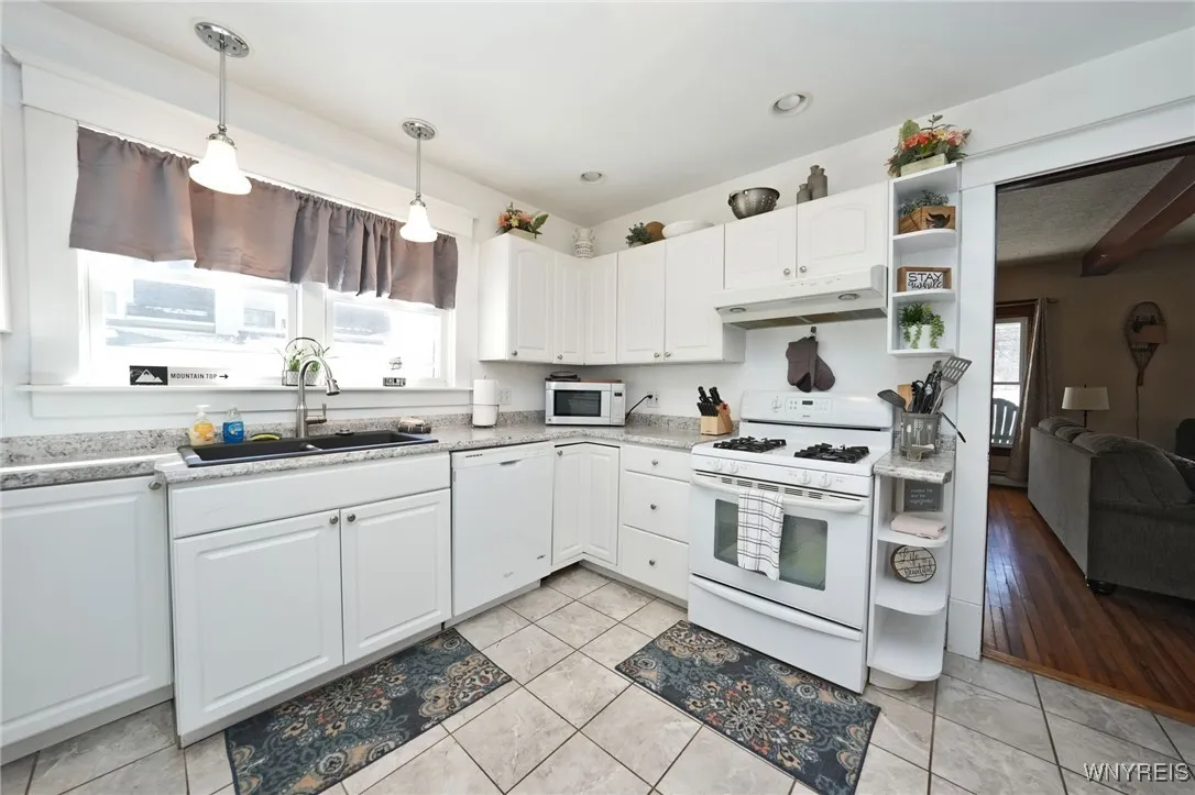 56 Jefferson Street, Ellicottville, New York 14731, Ellicottville, New York 14731, 4 Bedrooms Bedrooms, 10 Rooms Rooms,3 BathroomsBathrooms,Residential,For Sale,56 Jefferson Street, Ellicottville, New York 14731,0,B1643581