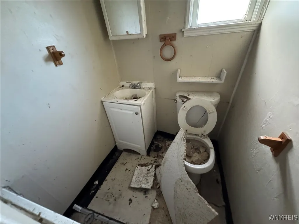 444 20th Street, Niagara Falls, New York 14303, Niagara Falls, New York 14303, 5 Bedrooms Bedrooms, ,3 BathroomsBathrooms,Residential,For Sale,444 20th Street, Niagara Falls, New York 14303,0,B1643378