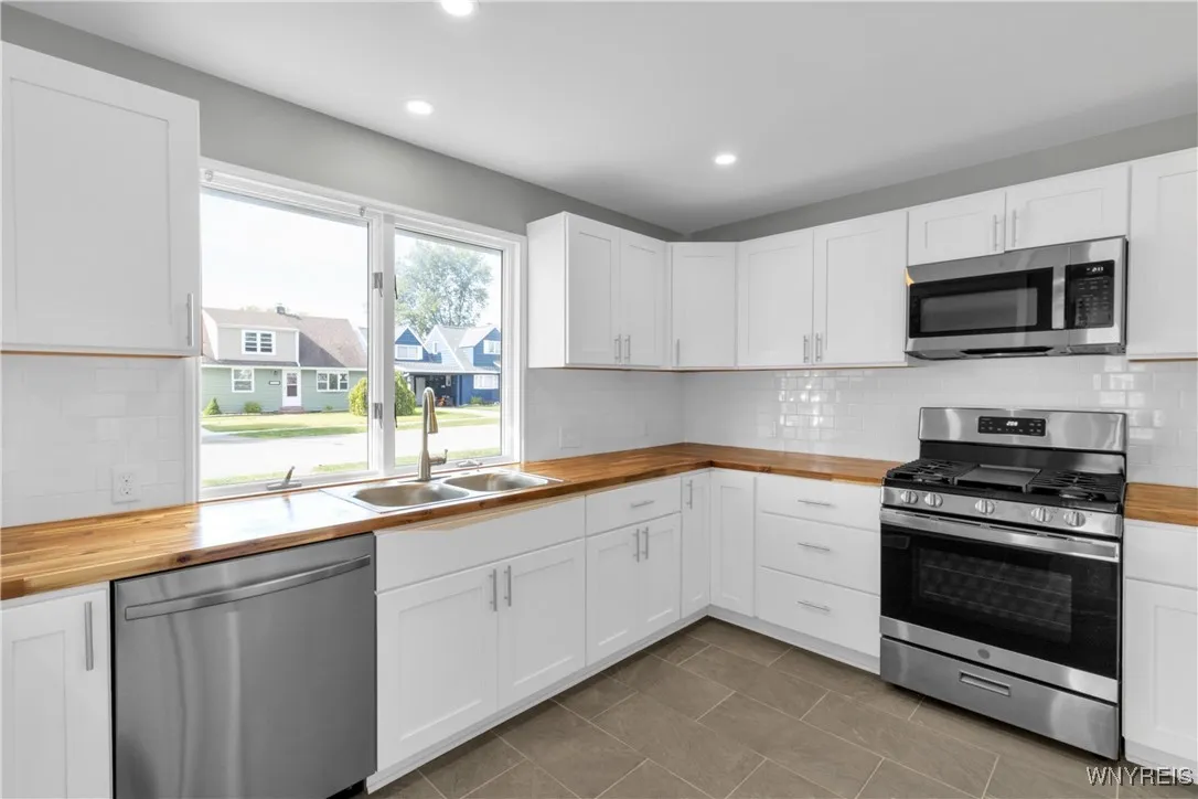 106 Gardenvale Drive, Cheektowaga, New York 14225, Cheektowaga, New York 14225, 3 Bedrooms Bedrooms, 6 Rooms Rooms,1 BathroomBathrooms,Residential,For Sale,106 Gardenvale Drive, Cheektowaga, New York 14225,0,B1643136