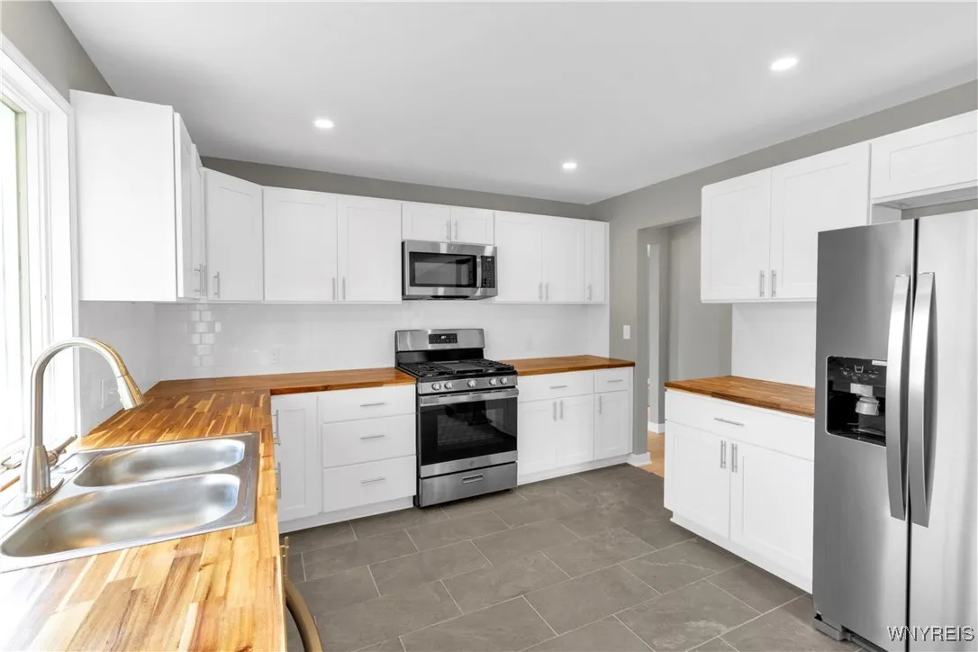 106 Gardenvale Drive, Cheektowaga, New York 14225, Cheektowaga, New York 14225, 3 Bedrooms Bedrooms, 6 Rooms Rooms,1 BathroomBathrooms,Residential,For Sale,106 Gardenvale Drive, Cheektowaga, New York 14225,0,B1643136