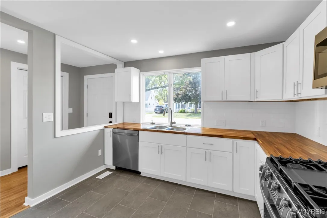 106 Gardenvale Drive, Cheektowaga, New York 14225, Cheektowaga, New York 14225, 3 Bedrooms Bedrooms, 6 Rooms Rooms,1 BathroomBathrooms,Residential,For Sale,106 Gardenvale Drive, Cheektowaga, New York 14225,0,B1643136