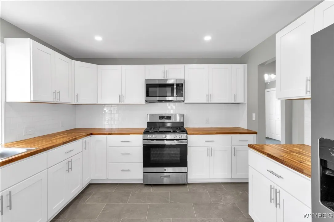 106 Gardenvale Drive, Cheektowaga, New York 14225, Cheektowaga, New York 14225, 3 Bedrooms Bedrooms, 6 Rooms Rooms,1 BathroomBathrooms,Residential,For Sale,106 Gardenvale Drive, Cheektowaga, New York 14225,0,B1643136