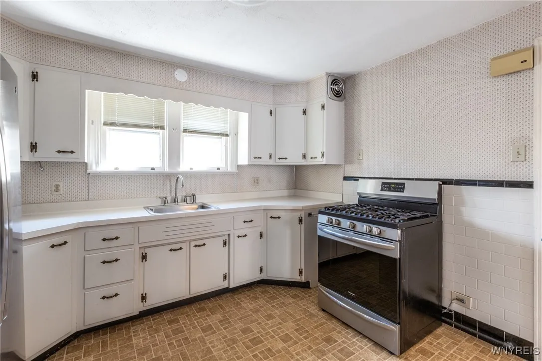 34 Delham Avenue, Buffalo, New York 14216, Buffalo, New York 14216, 6 Bedrooms Bedrooms, ,2 BathroomsBathrooms,Residential,For Sale,34 Delham Avenue, Buffalo, New York 14216,0,B1643501