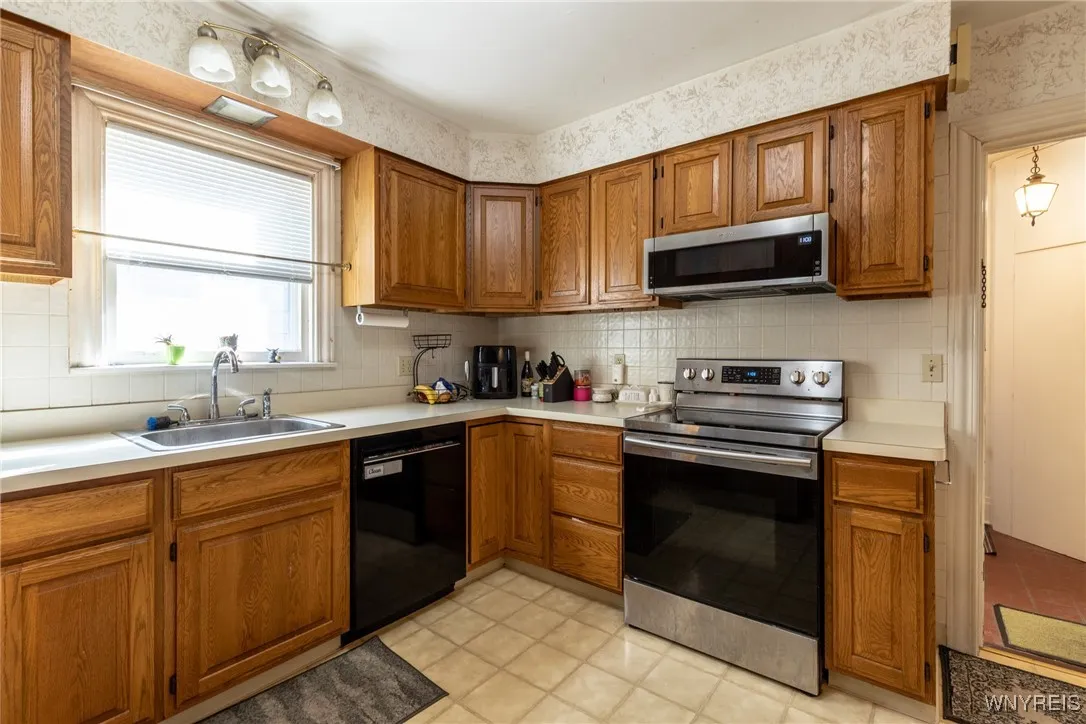 34 Delham Avenue, Buffalo, New York 14216, Buffalo, New York 14216, 6 Bedrooms Bedrooms, ,2 BathroomsBathrooms,Residential,For Sale,34 Delham Avenue, Buffalo, New York 14216,0,B1643501