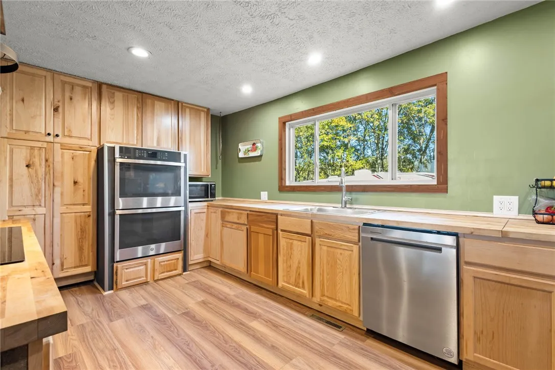 5668 Route 237, Clarendon, New York 14422, Clarendon, New York 14422, 5 Bedrooms Bedrooms, 12 Rooms Rooms,2 BathroomsBathrooms,Residential,For Sale,5668 Route 237, Clarendon, New York 14422,0,R1642953