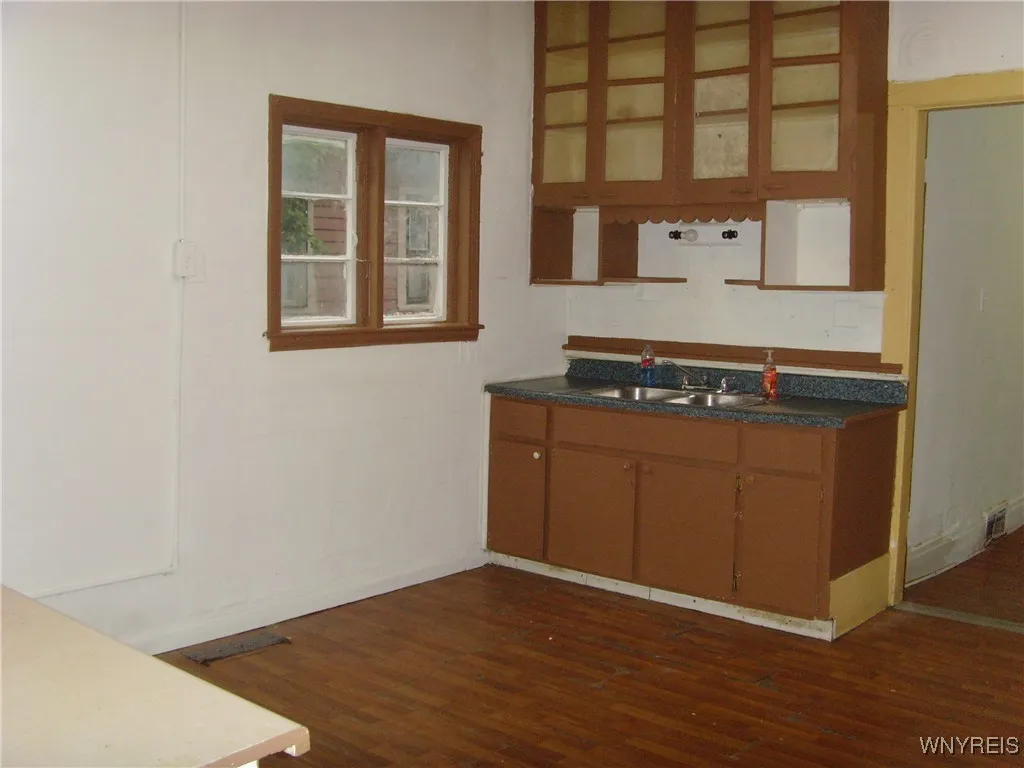 258 Hudson Street, Buffalo, New York 14201, Buffalo, New York 14201, 6 Bedrooms Bedrooms, ,2 BathroomsBathrooms,Residential,For Sale,258 Hudson Street, Buffalo, New York 14201,0,B1643629