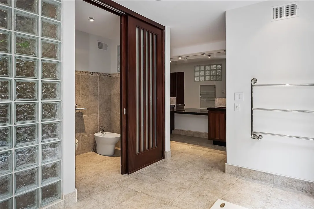 Primary water closet