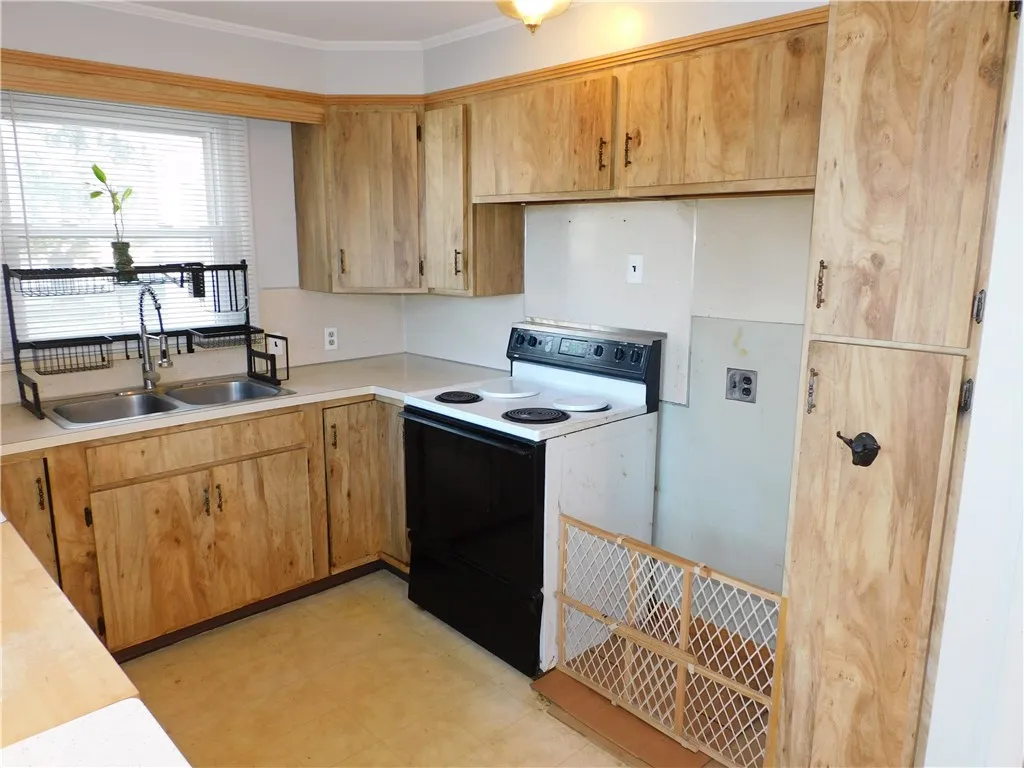 976 Denise Road, Greece, New York 14616, Greece, New York 14616, 3 Bedrooms Bedrooms, 6 Rooms Rooms,1 BathroomBathrooms,Residential,For Sale,976 Denise Road, Greece, New York 14616,0,R1643636