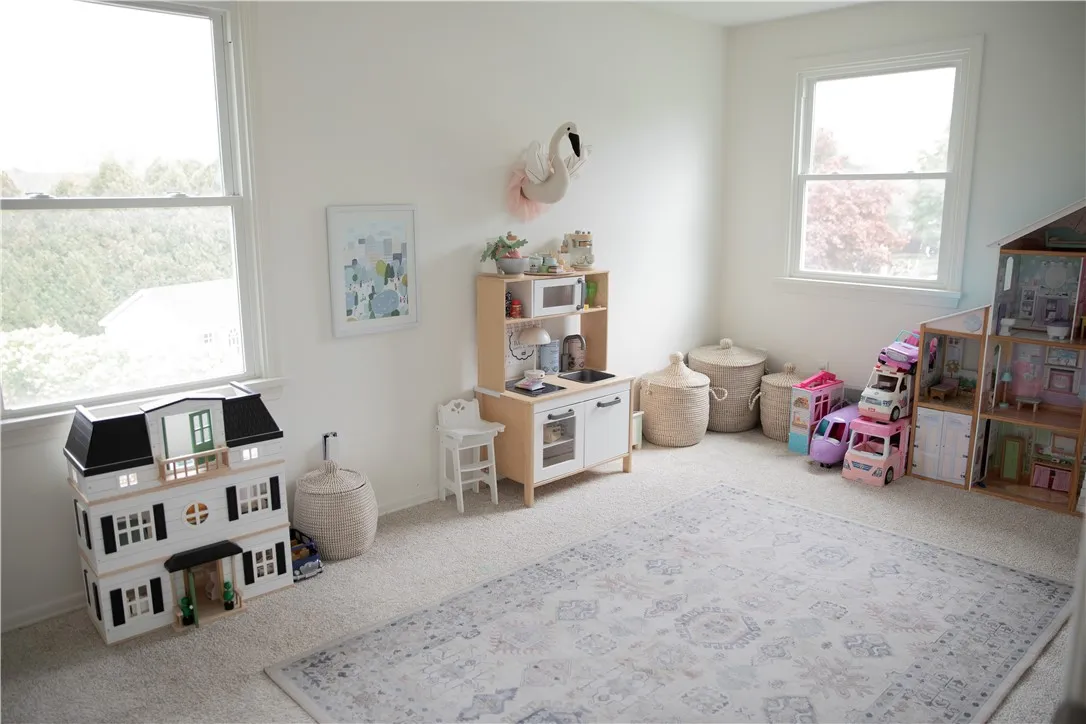 28 Winchester Drive, Perinton, New York 14450, Perinton, New York 14450, 4 Bedrooms Bedrooms, 8 Rooms Rooms,2 BathroomsBathrooms,Residential,For Sale,28 Winchester Drive, Perinton, New York 14450,0,R1643600