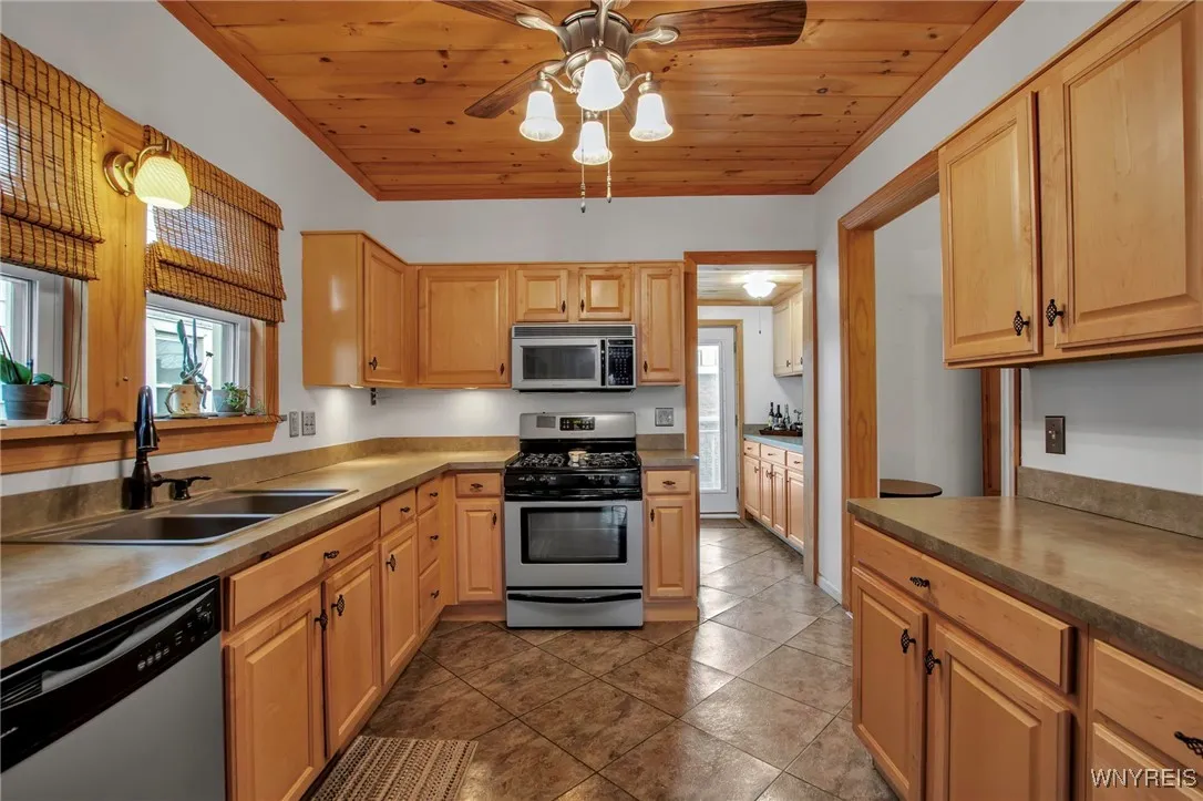 2831 South Park Avenue, Lackawanna, New York 14218, Lackawanna, New York 14218, 3 Bedrooms Bedrooms, 9 Rooms Rooms,2 BathroomsBathrooms,Residential,For Sale,2831 South Park Avenue, Lackawanna, New York 14218,0,B1643641