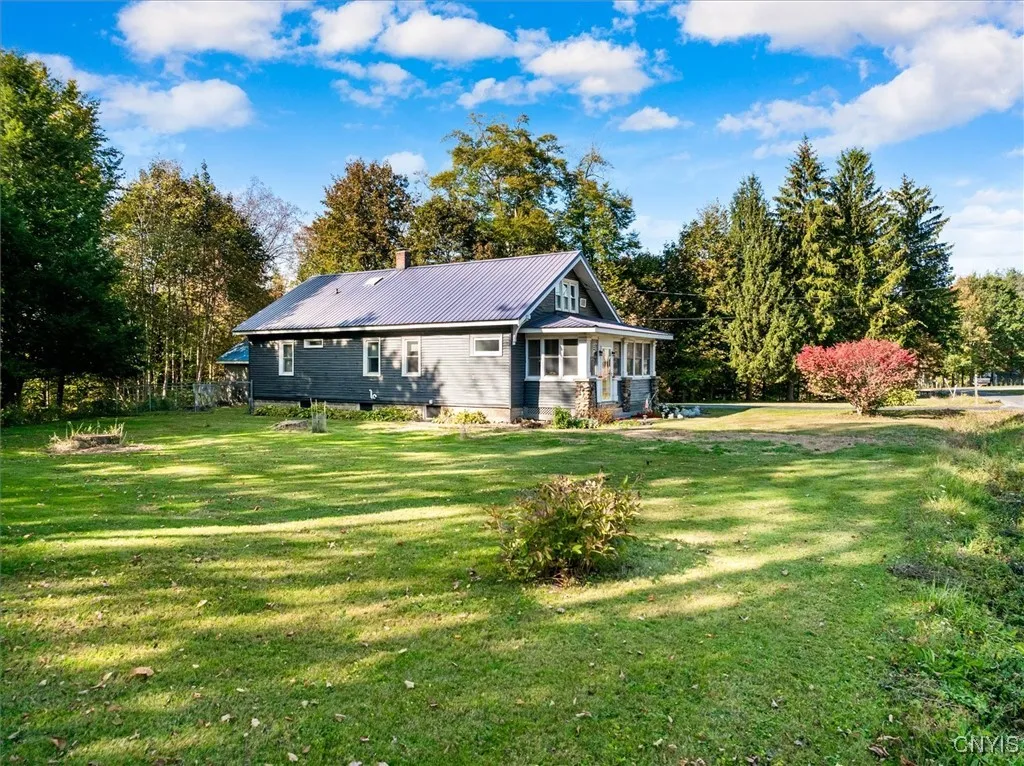 1071 Center Road, Frankfort, New York 13340, Frankfort, New York 13340, 4 Bedrooms Bedrooms, 9 Rooms Rooms,2 BathroomsBathrooms,Residential,For Sale,1071 Center Road, Frankfort, New York 13340,0,S1643549