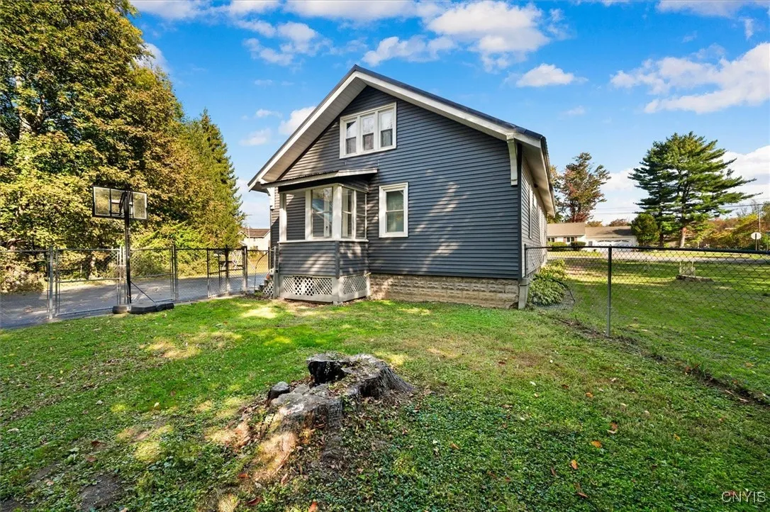 1071 Center Road, Frankfort, New York 13340, Frankfort, New York 13340, 4 Bedrooms Bedrooms, 9 Rooms Rooms,2 BathroomsBathrooms,Residential,For Sale,1071 Center Road, Frankfort, New York 13340,0,S1643549