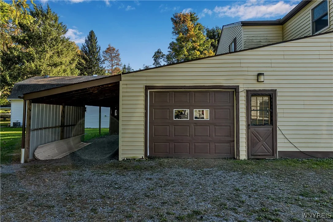 2151 Sandridge Road, Alden, New York 14004, Alden, New York 14004, 6 Bedrooms Bedrooms, ,3 BathroomsBathrooms,Residential,For Sale,2151 Sandridge Road, Alden, New York 14004,0,B1640505