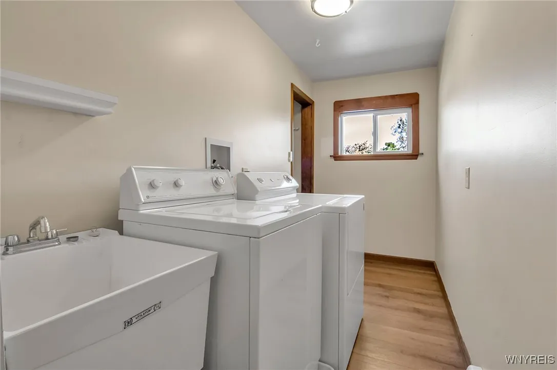 2151 Sandridge Road, Alden, New York 14004, Alden, New York 14004, 6 Bedrooms Bedrooms, ,3 BathroomsBathrooms,Residential,For Sale,2151 Sandridge Road, Alden, New York 14004,0,B1640505