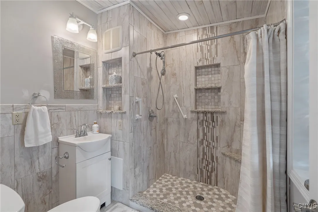 Full Bathroom #1