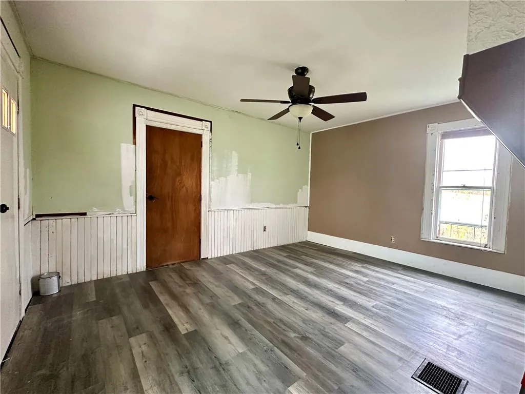 1st floor bonus room could be bedroom, den, office, exercise room..etc