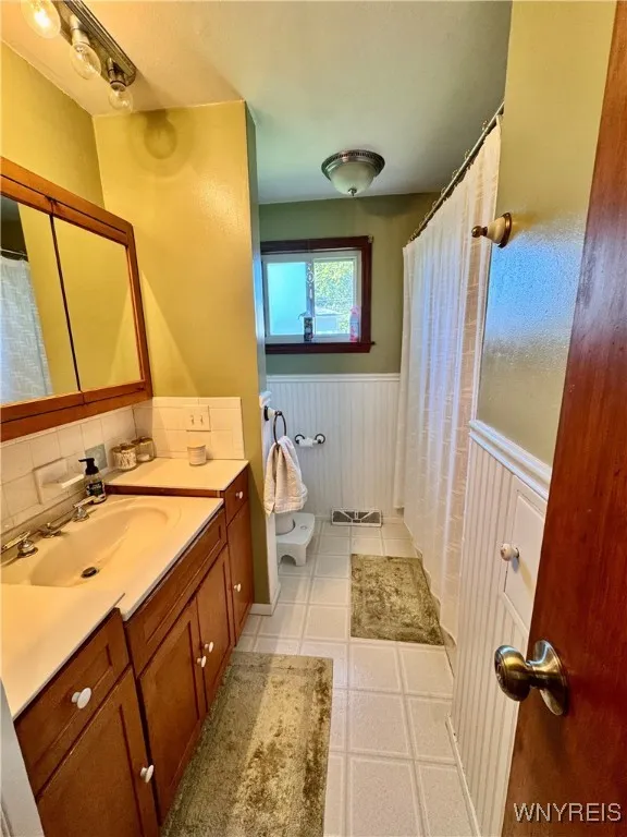 3396 Bethford Drive, Hamburg, New York 14219, Hamburg, New York 14219, 3 Bedrooms Bedrooms, 7 Rooms Rooms,1 BathroomBathrooms,Residential,For Sale,3396 Bethford Drive, Hamburg, New York 14219,0,B1643554