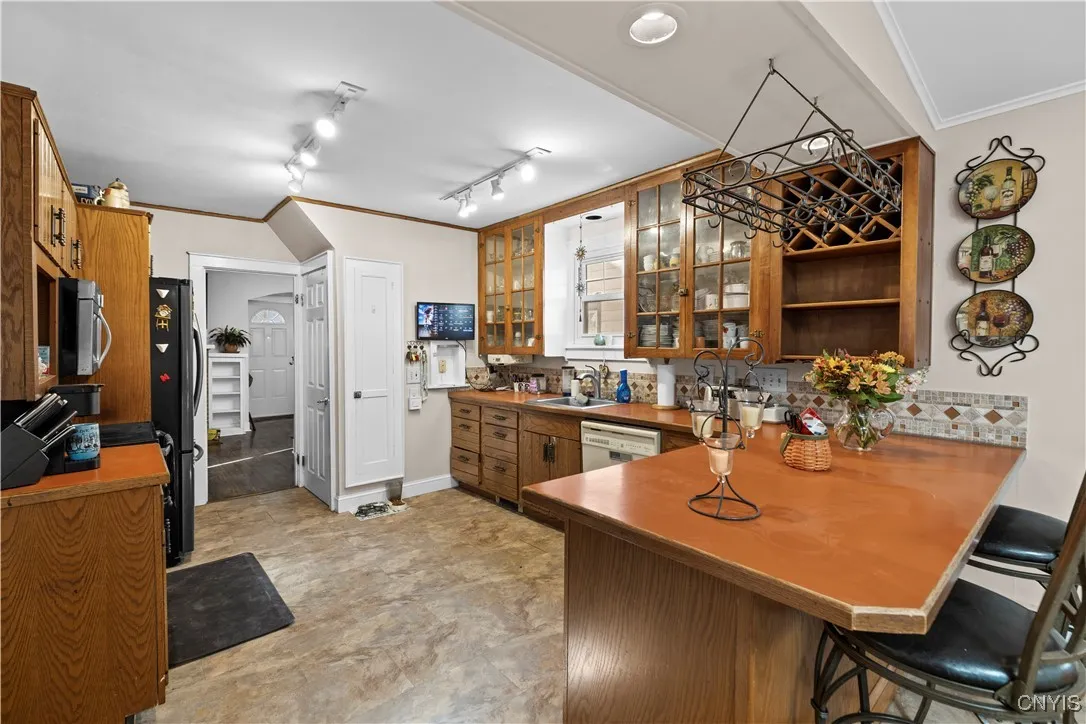 2812 Ogden Place, Utica, New York 13501, Utica, New York 13501, 3 Bedrooms Bedrooms, 9 Rooms Rooms,1 BathroomBathrooms,Residential,For Sale,2812 Ogden Place, Utica, New York 13501,0,S1643659