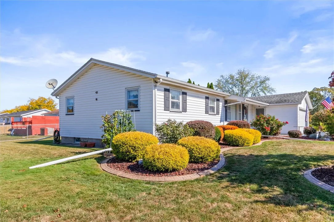 3 Markie Drive East, Gates, New York 14606, Gates, New York 14606, 3 Bedrooms Bedrooms, 6 Rooms Rooms,1 BathroomBathrooms,Residential,Closed,3 Markie Drive East, Gates, New York 14606,0,R1643665