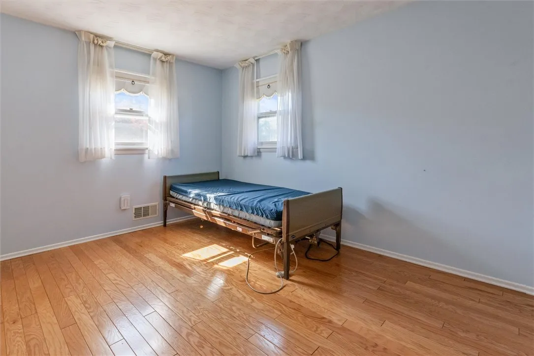 3 Markie Drive East, Gates, New York 14606, Gates, New York 14606, 3 Bedrooms Bedrooms, 6 Rooms Rooms,1 BathroomBathrooms,Residential,Closed,3 Markie Drive East, Gates, New York 14606,0,R1643665