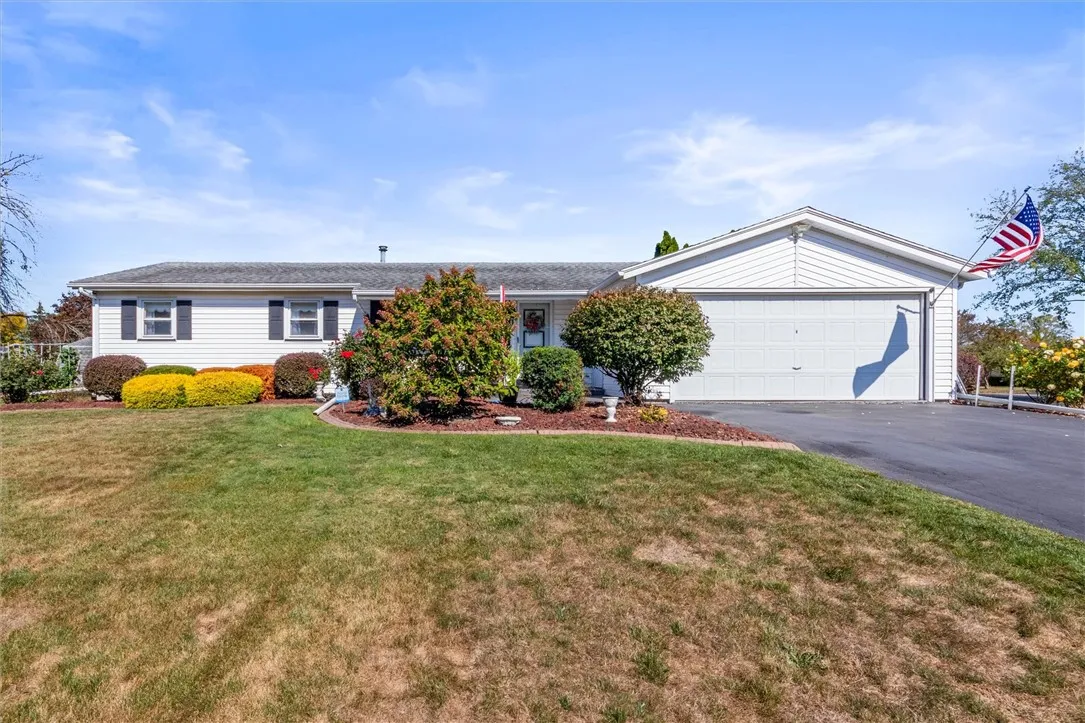 3 Markie Drive East, Gates, New York 14606, Gates, New York 14606, 3 Bedrooms Bedrooms, 6 Rooms Rooms,1 BathroomBathrooms,Residential,Closed,3 Markie Drive East, Gates, New York 14606,0,R1643665