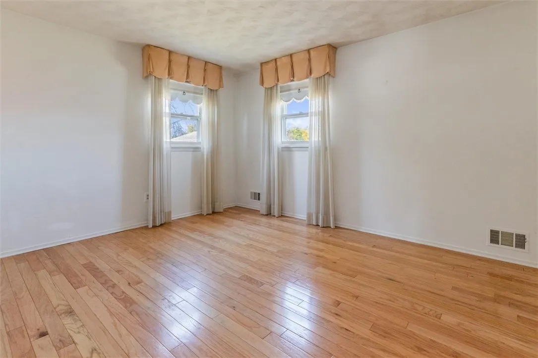 3 Markie Drive East, Gates, New York 14606, Gates, New York 14606, 3 Bedrooms Bedrooms, 6 Rooms Rooms,1 BathroomBathrooms,Residential,Closed,3 Markie Drive East, Gates, New York 14606,0,R1643665
