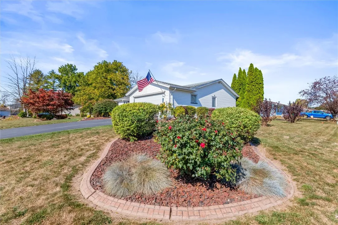3 Markie Drive East, Gates, New York 14606, Gates, New York 14606, 3 Bedrooms Bedrooms, 6 Rooms Rooms,1 BathroomBathrooms,Residential,Closed,3 Markie Drive East, Gates, New York 14606,0,R1643665