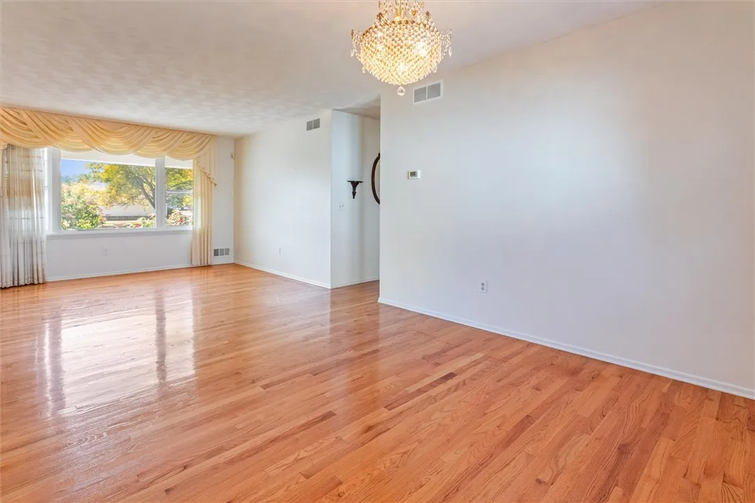 3 Markie Drive East, Gates, New York 14606, Gates, New York 14606, 3 Bedrooms Bedrooms, 6 Rooms Rooms,1 BathroomBathrooms,Residential,Closed,3 Markie Drive East, Gates, New York 14606,0,R1643665