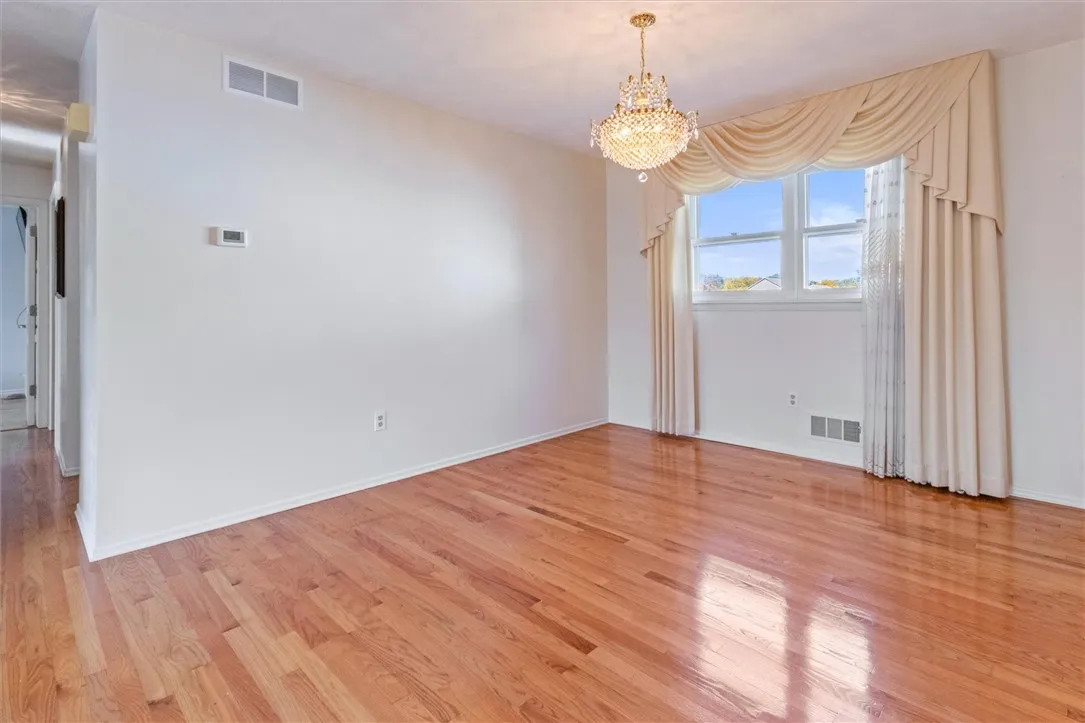 3 Markie Drive East, Gates, New York 14606, Gates, New York 14606, 3 Bedrooms Bedrooms, 6 Rooms Rooms,1 BathroomBathrooms,Residential,Closed,3 Markie Drive East, Gates, New York 14606,0,R1643665