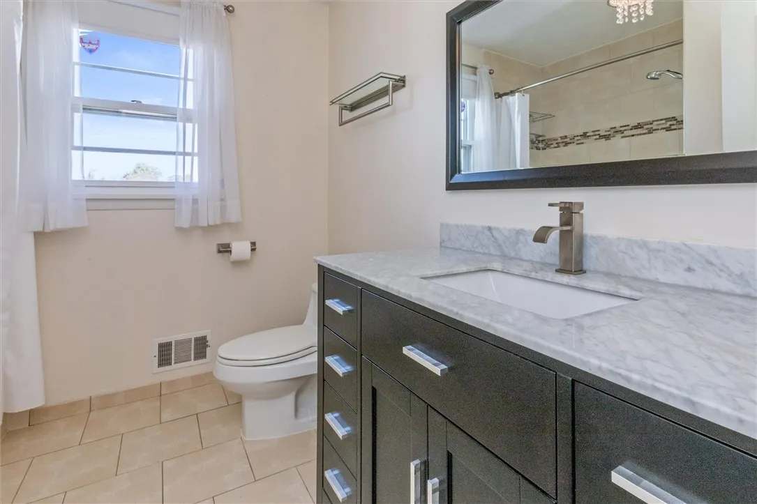 3 Markie Drive East, Gates, New York 14606, Gates, New York 14606, 3 Bedrooms Bedrooms, 6 Rooms Rooms,1 BathroomBathrooms,Residential,Closed,3 Markie Drive East, Gates, New York 14606,0,R1643665
