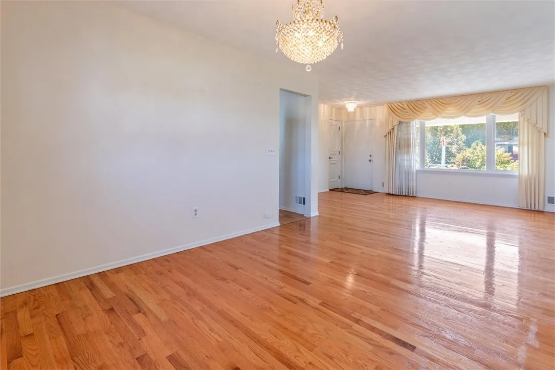 3 Markie Drive East, Gates, New York 14606, Gates, New York 14606, 3 Bedrooms Bedrooms, 6 Rooms Rooms,1 BathroomBathrooms,Residential,Closed,3 Markie Drive East, Gates, New York 14606,0,R1643665