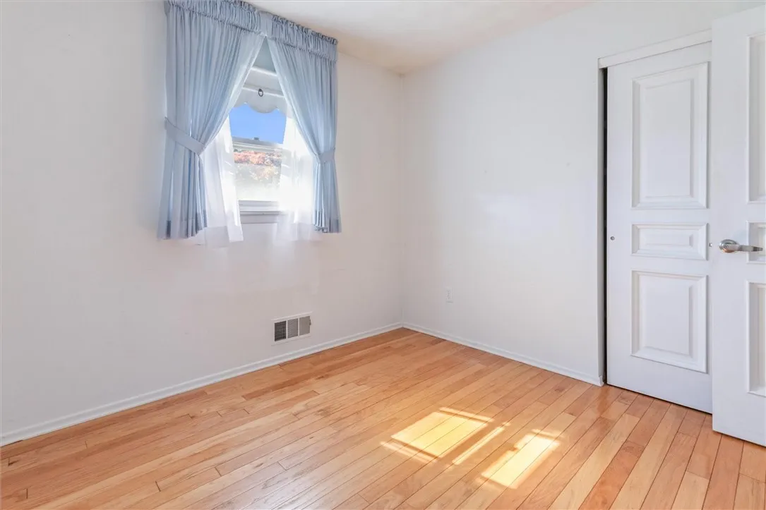 3 Markie Drive East, Gates, New York 14606, Gates, New York 14606, 3 Bedrooms Bedrooms, 6 Rooms Rooms,1 BathroomBathrooms,Residential,Closed,3 Markie Drive East, Gates, New York 14606,0,R1643665