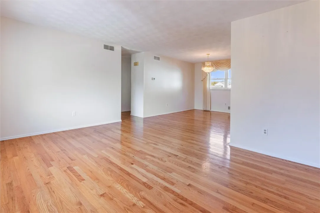 3 Markie Drive East, Gates, New York 14606, Gates, New York 14606, 3 Bedrooms Bedrooms, 6 Rooms Rooms,1 BathroomBathrooms,Residential,Closed,3 Markie Drive East, Gates, New York 14606,0,R1643665