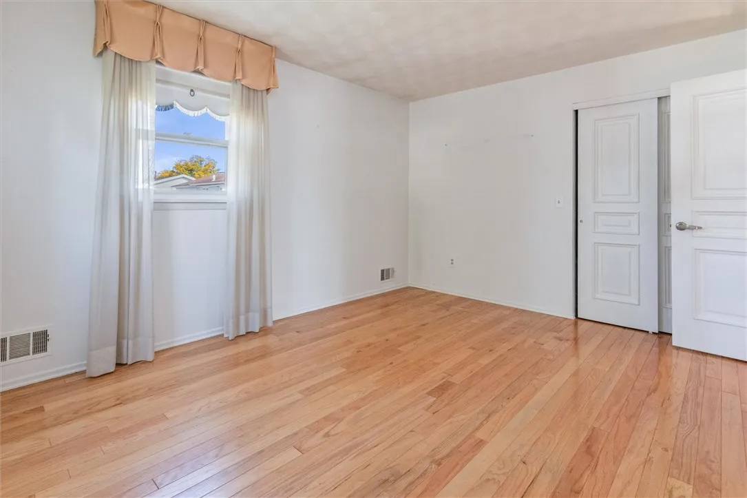 3 Markie Drive East, Gates, New York 14606, Gates, New York 14606, 3 Bedrooms Bedrooms, 6 Rooms Rooms,1 BathroomBathrooms,Residential,Closed,3 Markie Drive East, Gates, New York 14606,0,R1643665