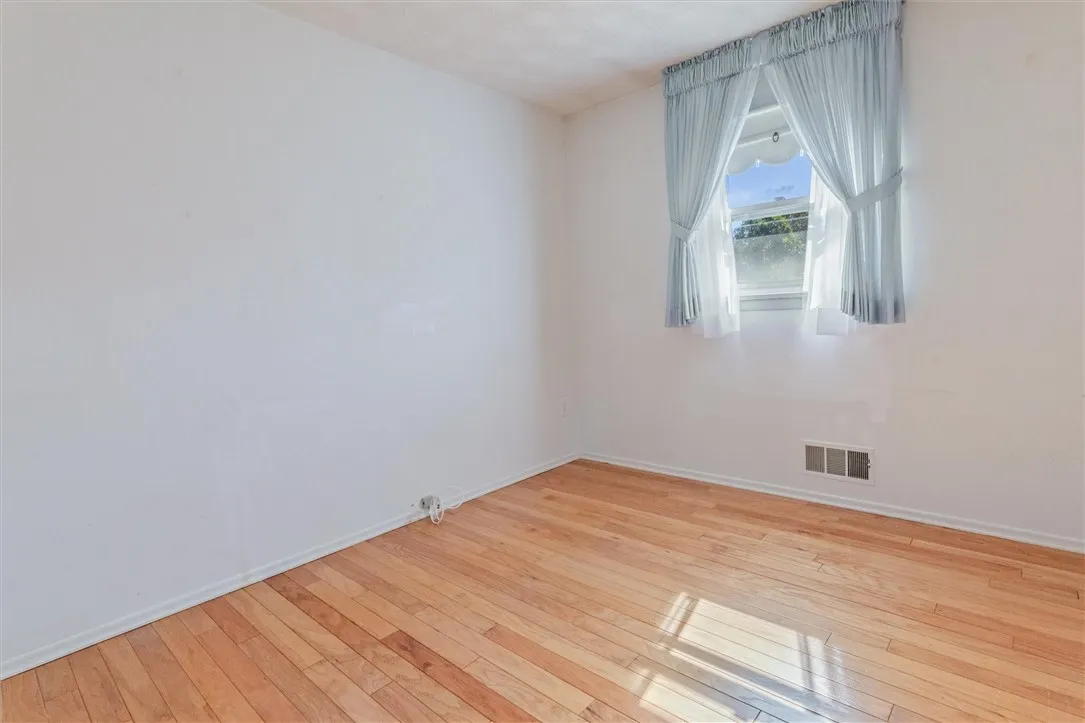 3 Markie Drive East, Gates, New York 14606, Gates, New York 14606, 3 Bedrooms Bedrooms, 6 Rooms Rooms,1 BathroomBathrooms,Residential,Closed,3 Markie Drive East, Gates, New York 14606,0,R1643665