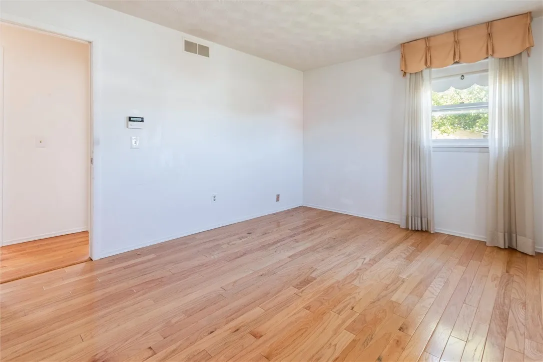 3 Markie Drive East, Gates, New York 14606, Gates, New York 14606, 3 Bedrooms Bedrooms, 6 Rooms Rooms,1 BathroomBathrooms,Residential,Closed,3 Markie Drive East, Gates, New York 14606,0,R1643665