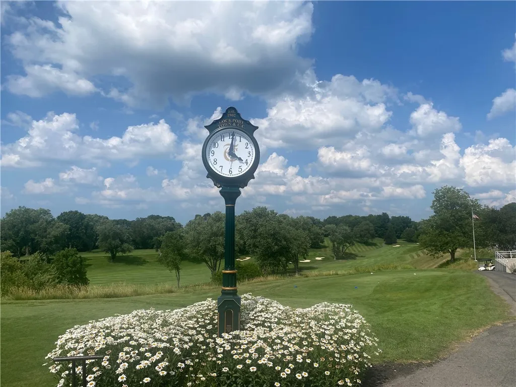 NEARBY LOCKPORT TOWN AND COUNTRY CLUB