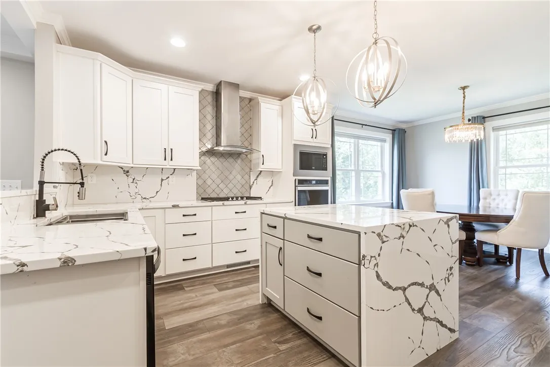  DESIGNER "WHITE AND BRIGHT" DREAM KITCHEN